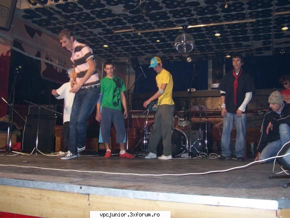 spectacol sundays club