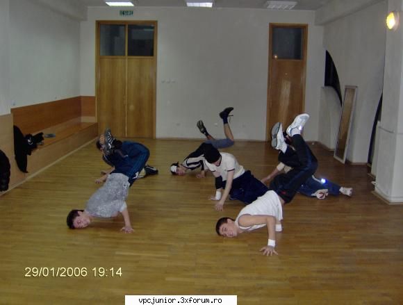 ursuri de breakdance 
fara limite de varsta ..singura conditie e sa fie baiat  
cursurile au loc