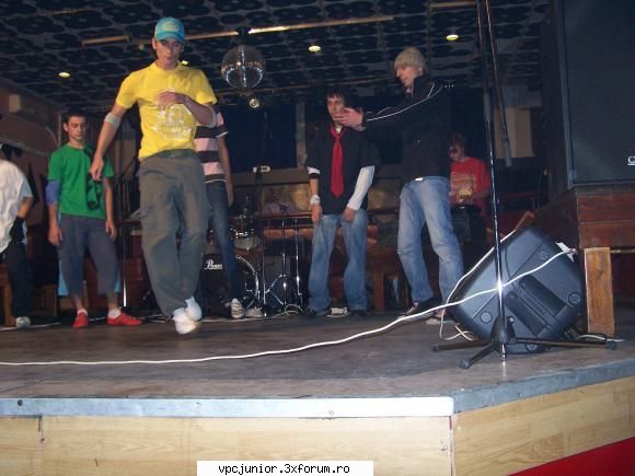 :limba: spectacol sundays club